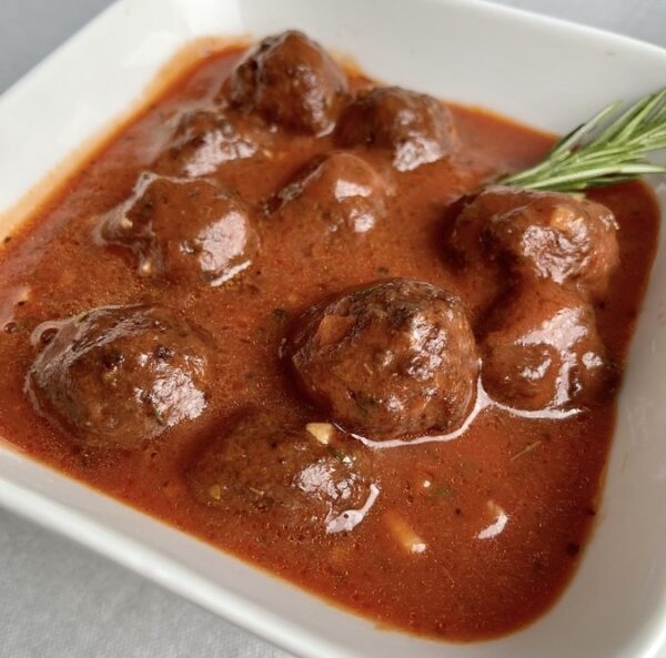 Boulettes: Sauce tomate ou Liégeoise